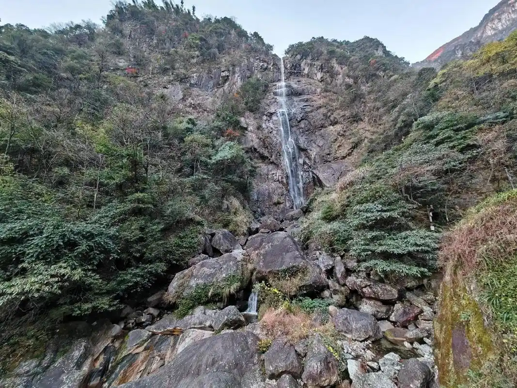江南第一瀑"云谷飞瀑" 宜春市温汤明月山景色 - 抖音