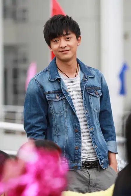 《天生要完美》,《青春正能量之我是女神》双剧热播,李佳航"逆生长"