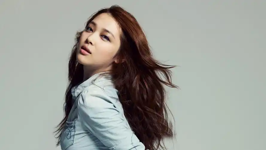 韩国美女明星崔雪莉清纯可爱桌面壁纸高清大图预览1920x1080_日韩明星