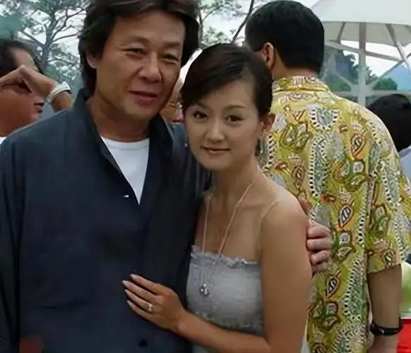 寇世勋很快就安排许黎丹搬了进来.而怎么让两人少起冲突,就成了问题.