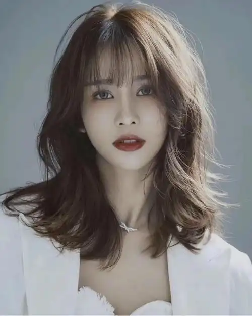 减龄齐肩卷发(30岁一40岁女最新发型)(图4)