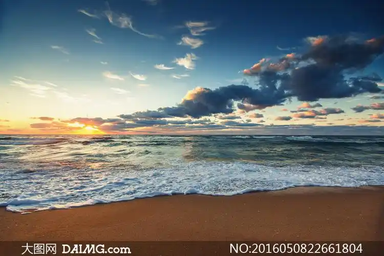 临近傍晚天空云彩海景摄影高清图片