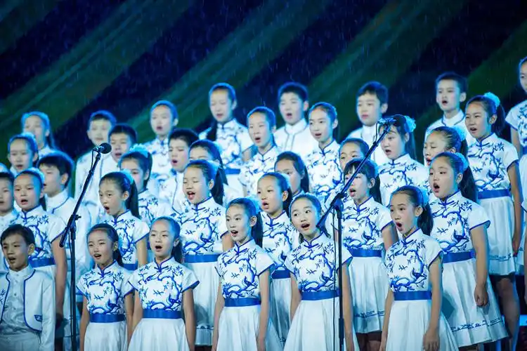 中央广播电视总台银河少年电视艺术团从一个小小的影视演出队,经过56