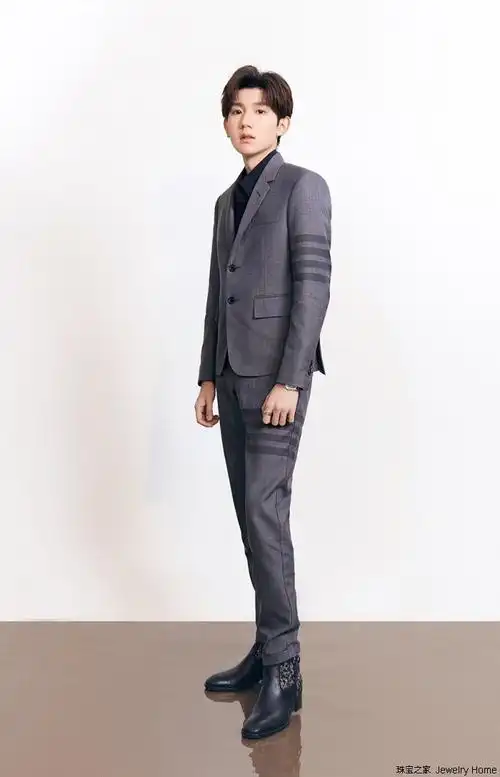 chopard萧邦伴王源出席第17届电影华表奖