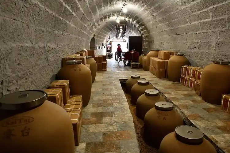 防空洞酒窖.2019年10月摄于重庆渝中区.