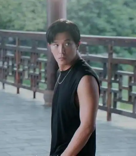 该电影讲述了,邱泽刚开始是出租车司机与乘客郎月婷认识,慢慢邱泽引起