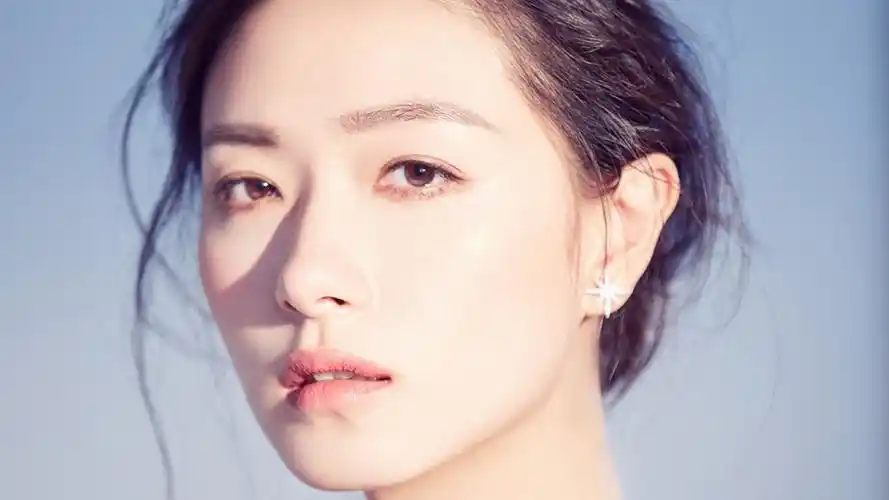 内地明星 万茜 明星风尚壁纸