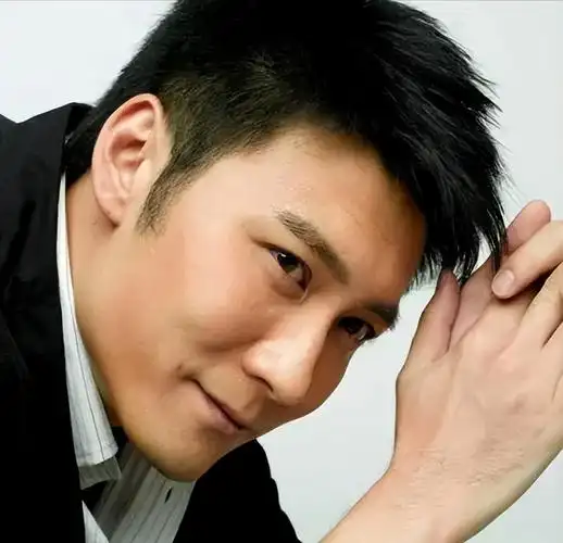 回顾赵峥和妻子姐弟恋恩爱二十载无绯闻百分百的好丈夫好爸爸