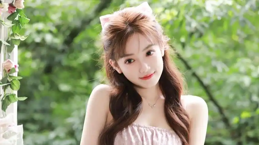 清纯美女长发护眼靓丽美女4k壁纸3840x2160