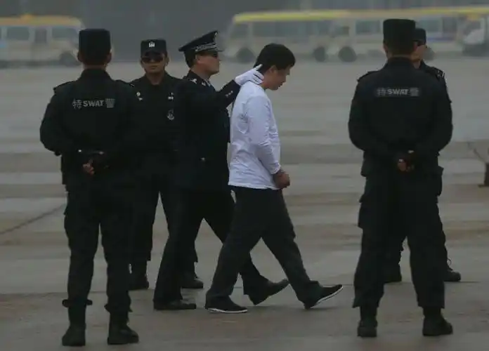 254名电信诈骗犯罪嫌疑人被押解回国图7