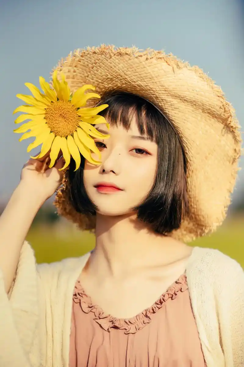 短发美女文艺恬静户外写真图片,美女写真,清纯,可爱,清新,短发,文艺