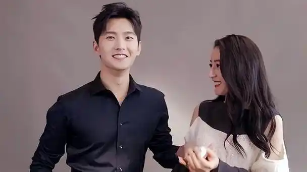 "杨洋与女明星的互动:从硬汉到呆萌,多面才华展露无遗"