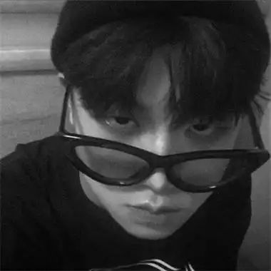 黑白男生头像高冷气质社会社会人的气质就是与众不同