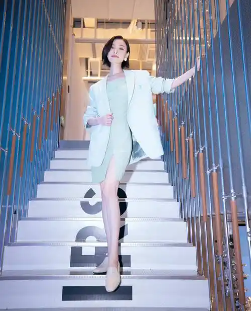 倪妮这个口红很显白!