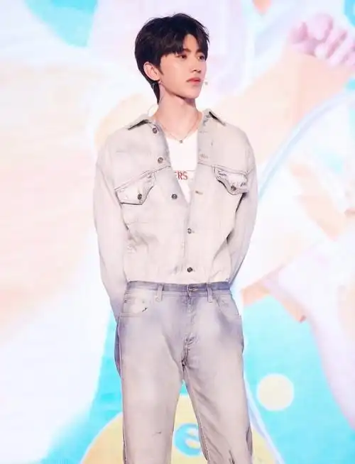 蔡徐坤章若楠搭档拍mv,被粉丝狂喷?郎才女貌为什么不行?