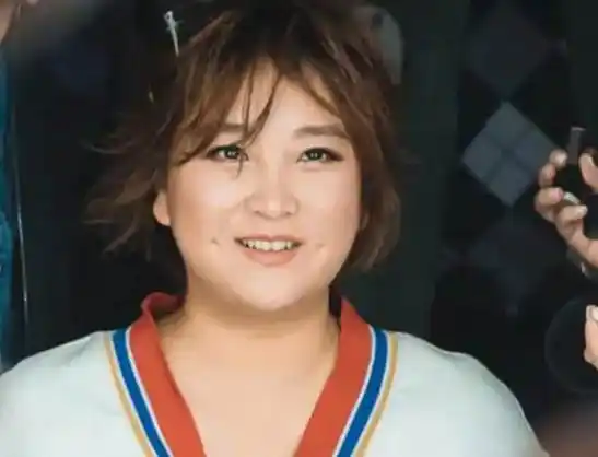 贾玲罕见更新动态跌破200斤体重大关粉丝集体喊话女团出道