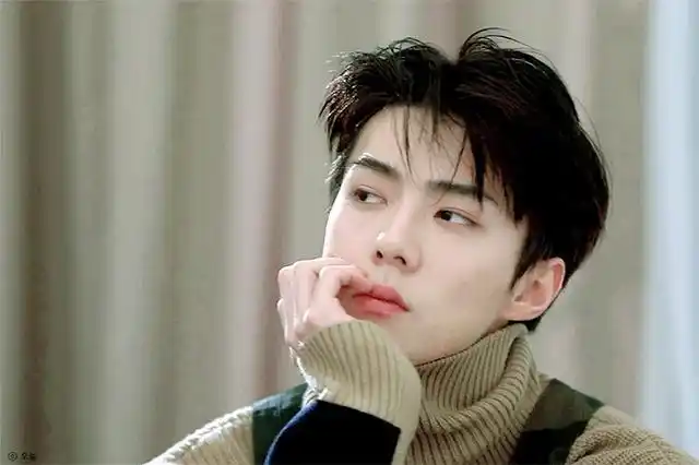 吴世勋真是个芳心纵火犯呀,一举一动都那么撩.