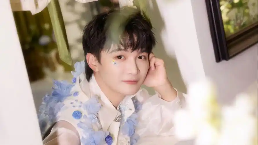 【周深】生日写真侧拍花絮