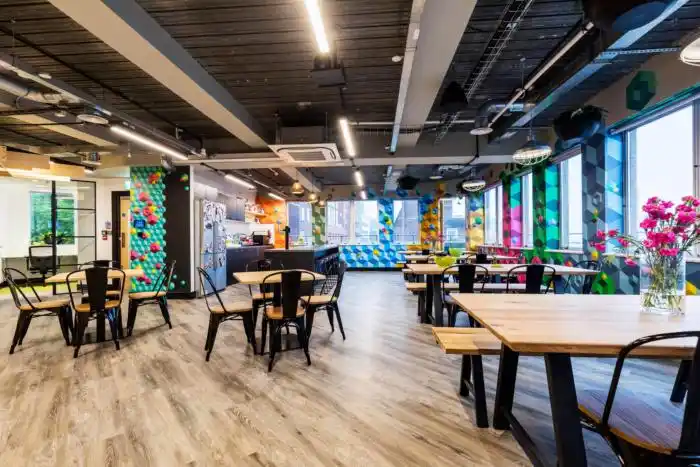 创造一个有趣,富有创意并且独特的游戏环境,成为设计的主题.