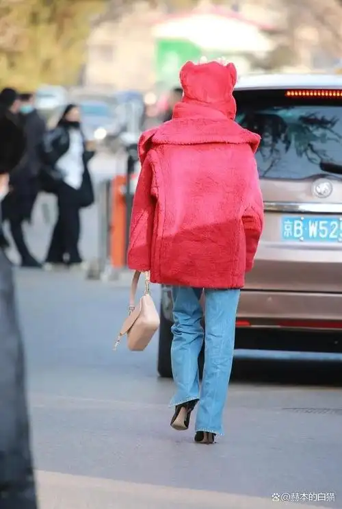 刘诗诗从背影看也是个普通人