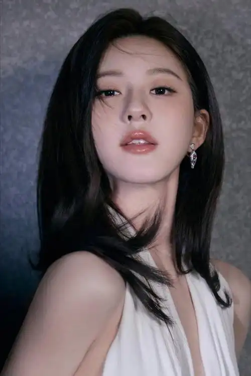 赵露思挂脖高定