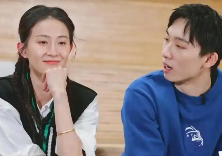 体坛"刘亦菲"张豆豆官宣结婚,新郎却不是于家翊-腾讯新闻