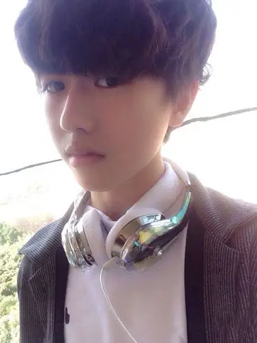 蔡徐坤起诉前公司:霸王条款还欺诈未成年人