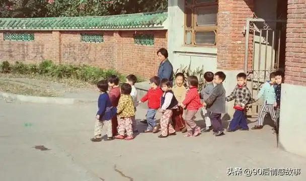 妻子避开我回娘家去见了她的前男友儿子告诉我妈妈很晚才回家