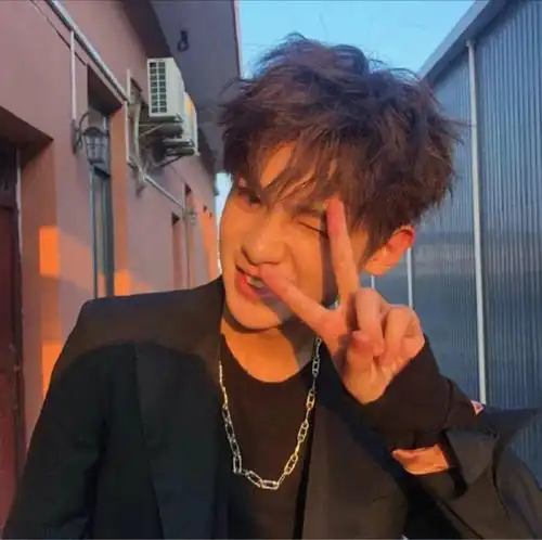 微信头像黄明昊