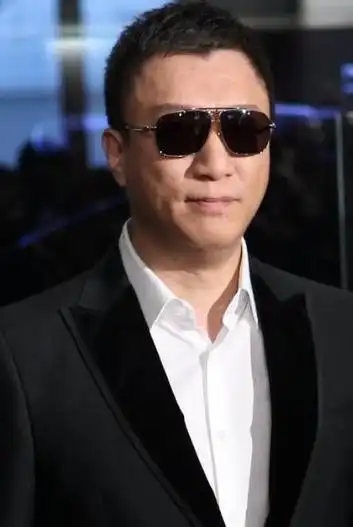 相信很多网友对他都非常熟悉,孙红雷出道已经很多年了,年轻的时候也是