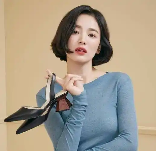 没错,"括号短发"就是波波头.