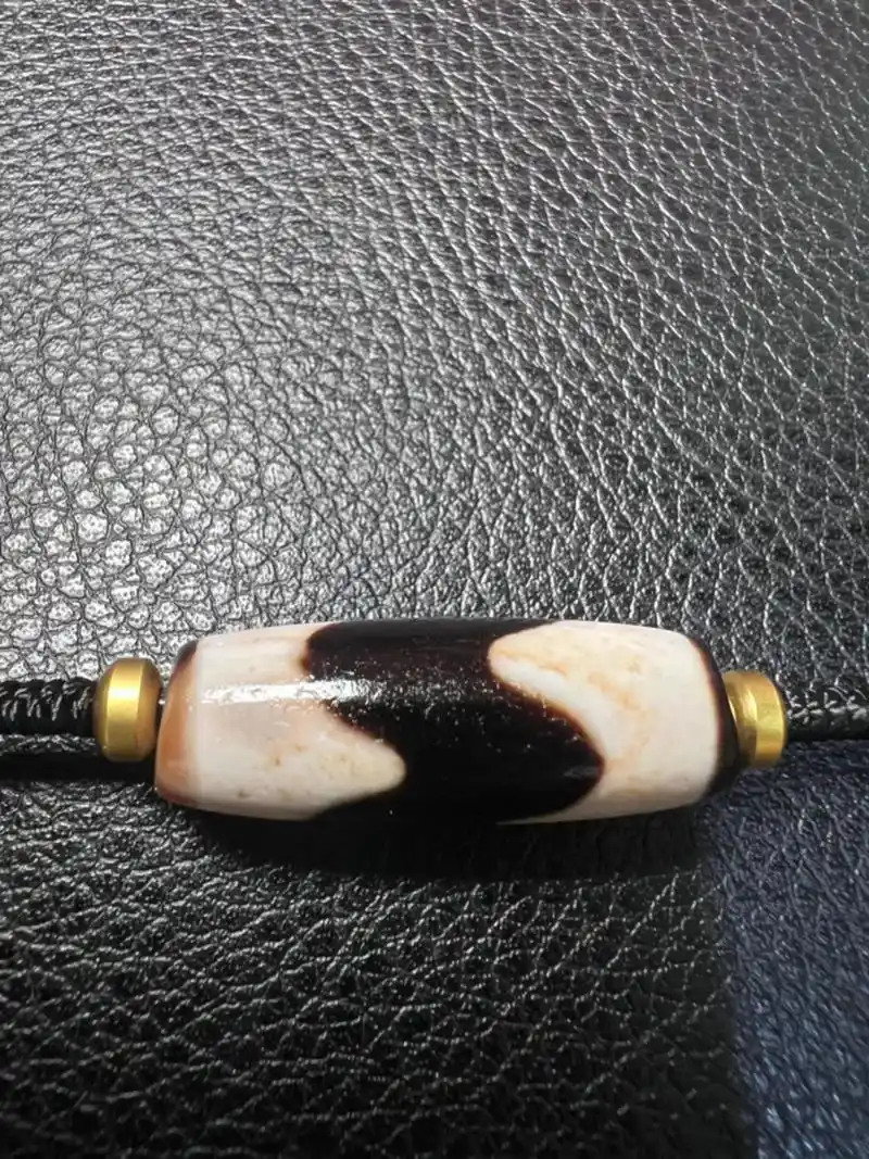 台湾行运手工顶级满砂虎牙天珠 (一面做了汗沁 很有老珠子 - 抖音