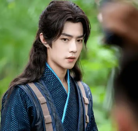 自打《陈情令》火了,肖战也随着他饰演的"魏无羡"红遍大江南北,人气更