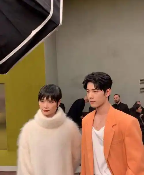 肖战米兰时装周同款被扒,网友吐槽又土又丑,还被恶意p图_嘲讽_大叔