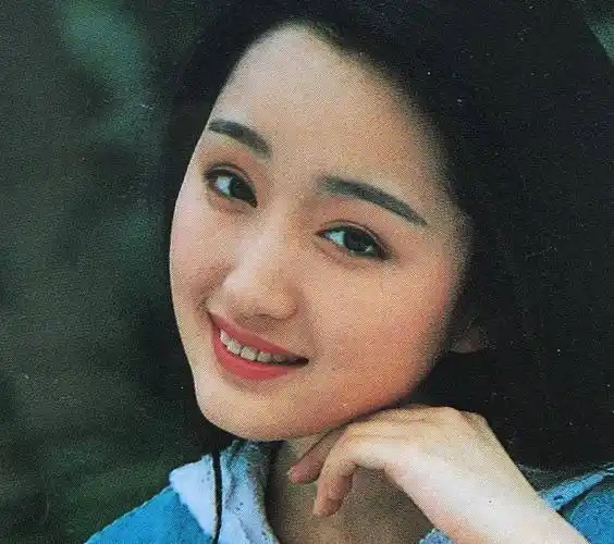 52岁的杨钰莹,被初恋赖文峰伤透了心,未婚未育的她,真令人心疼