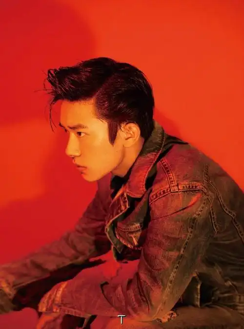 易烊千玺背头造型成熟写真图片59