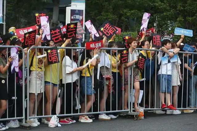 给力!重庆粉丝应援袁冰妍