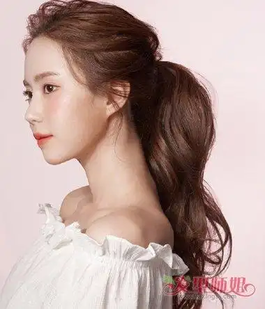 超适合度假的熟女扎发发型 慵懒风扎发长发抓紧夏末小尾巴(3)