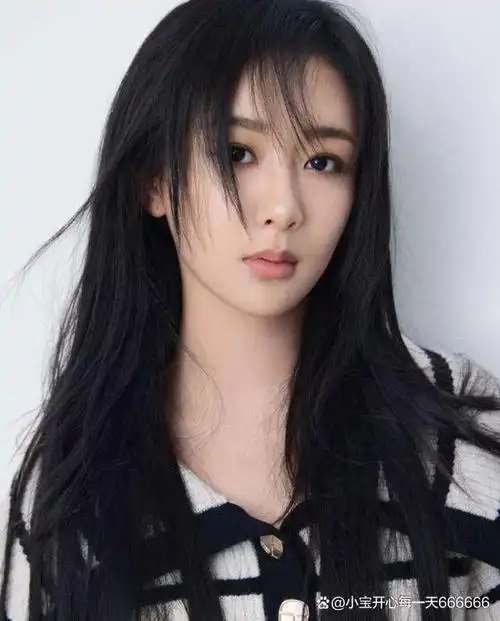 是一个不仅长得漂亮也是十分有气质的女明星了!这最近比