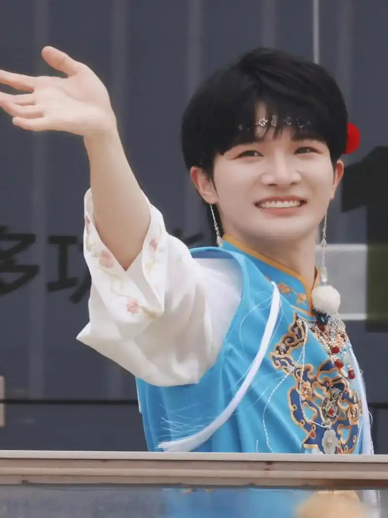 crpageran#壁纸# #周深壁纸#  #卡布叻_周深# #周深综艺# #周深