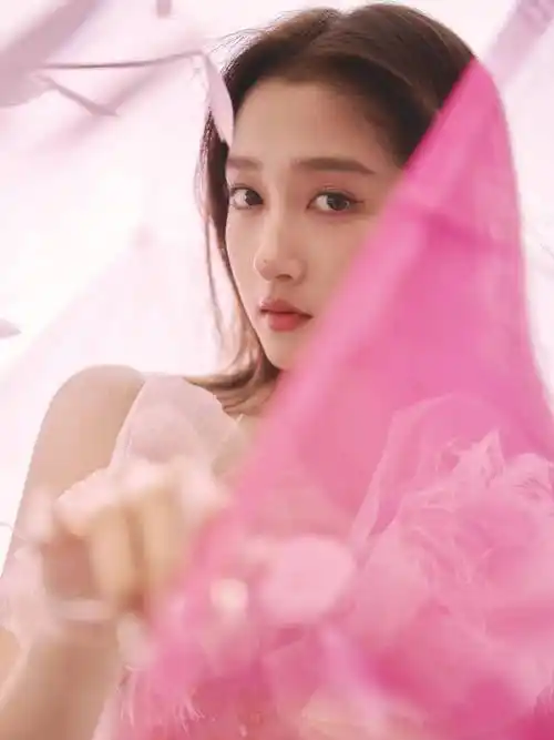 关晓彤春晚花仙子造型姣美的公主彤