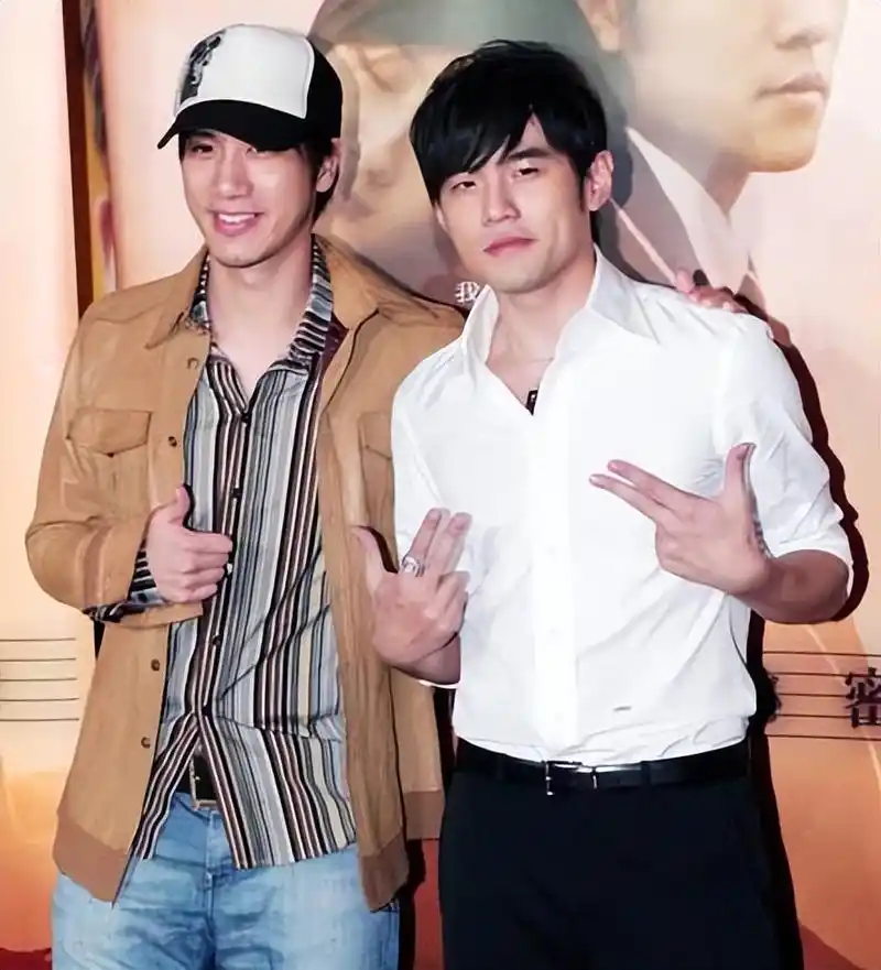 周杰伦在王力宏生日当天官宣演唱会重映是巧合还是故意