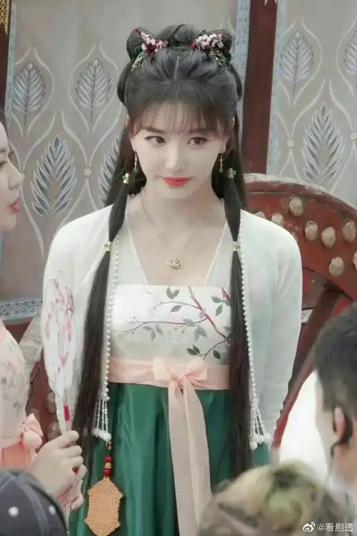 折腰里有孔雪儿#折腰今日正式官宣孔雪儿友情出演,古装雪雪你期待嘛