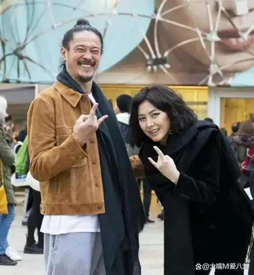 3月19日播出的鲁豫采访节目中,何超仪,赌王二房的女儿,公开讨论了赌王