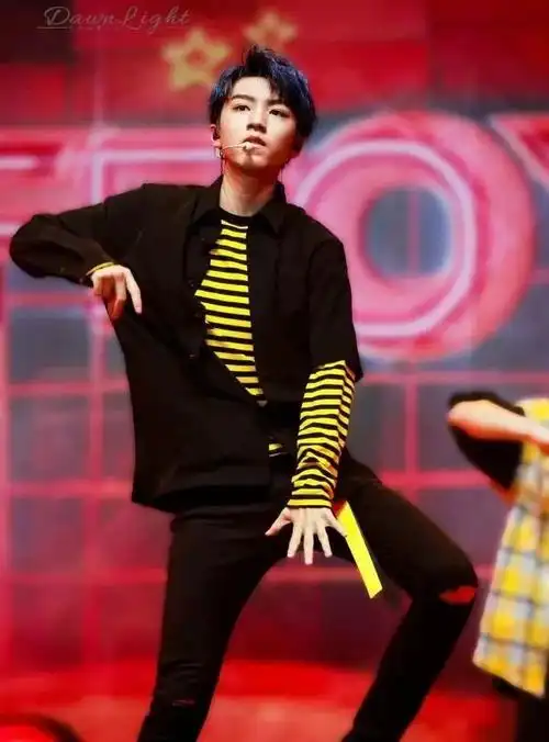 街舞欣赏丨王俊凯飘柔舞蹈大片来袭,追梦少年惹人爱!