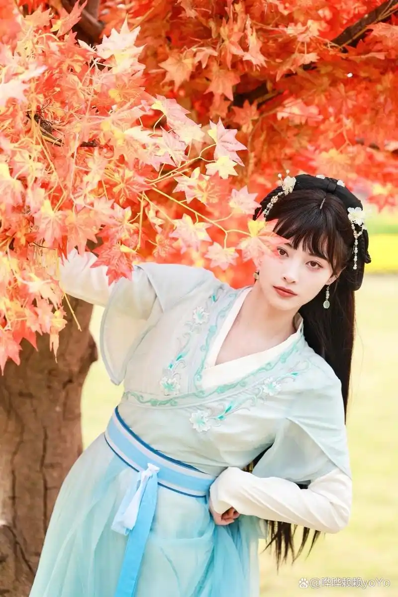 组图:许佳琪古装花絮照