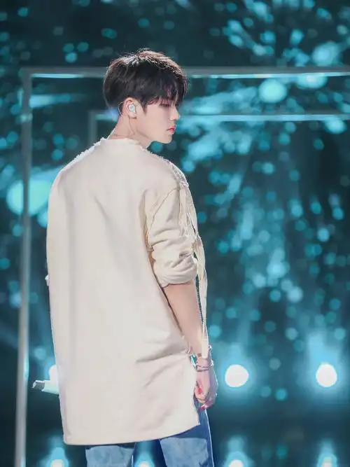 林彦俊温柔少年舞台照图片55