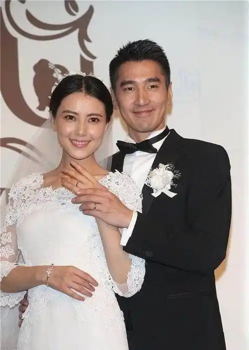 原创高圆圆现身活动美到无可挑剔网友赵又廷的眼光太好了