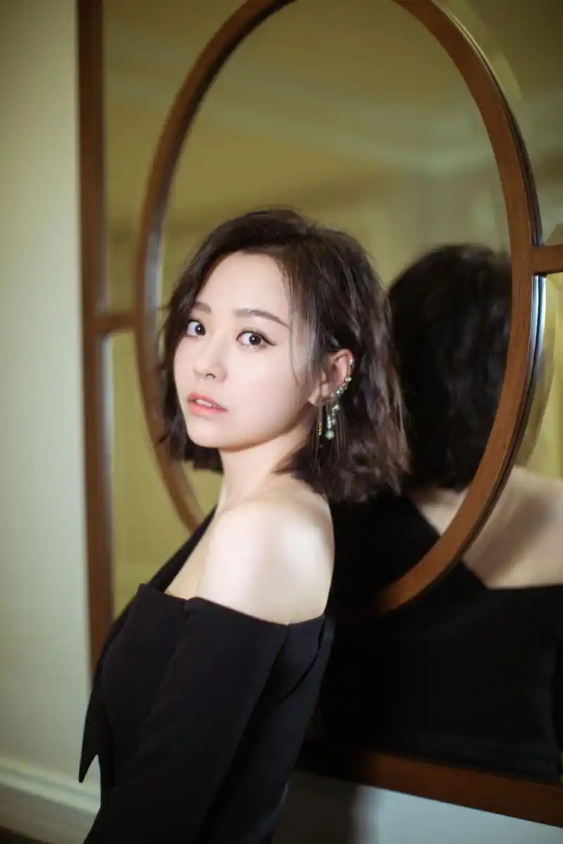 张靓颖优雅甜酷写真图片13