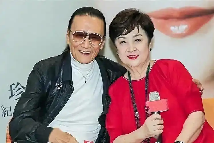 回顾谢贤年近70岁时与20岁少女相恋两千万分手费是否符合规律